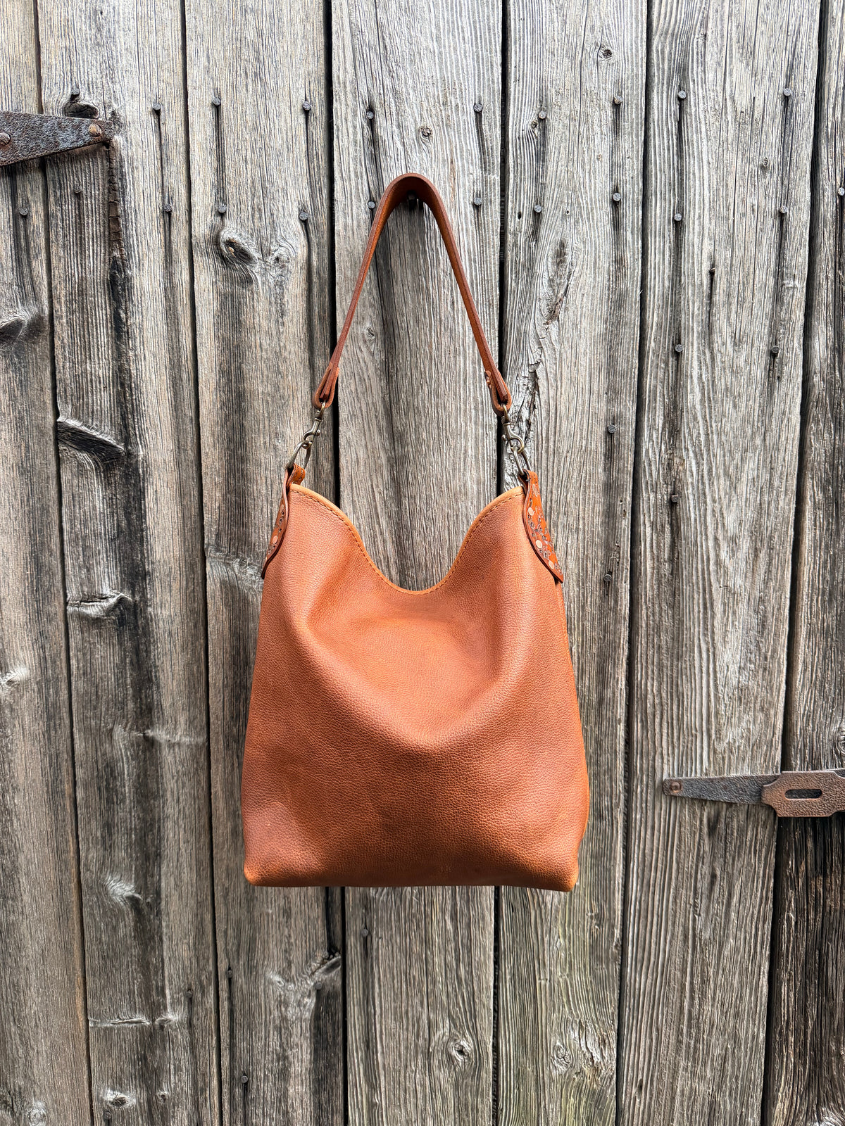 Willy Bucket in Rustic Chestnut Kodiak with Guitar Strap