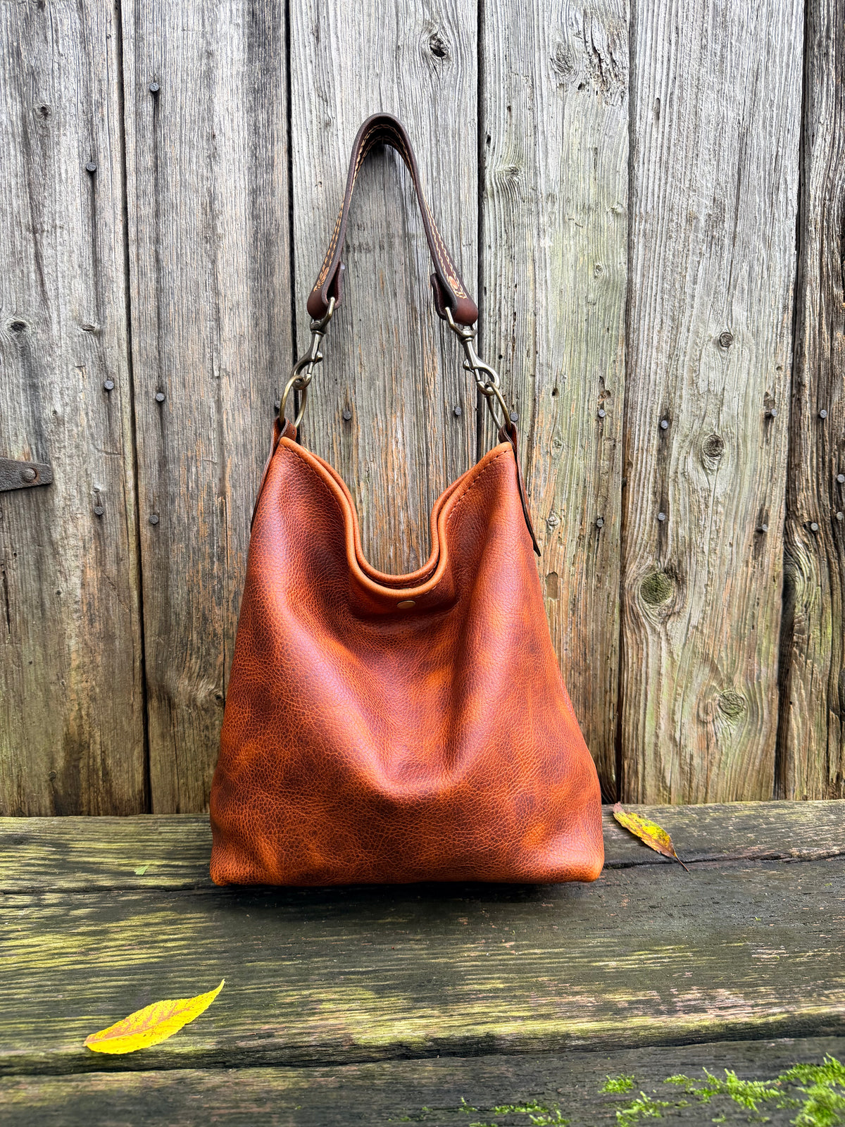 Willy Bucket in Amber Honey