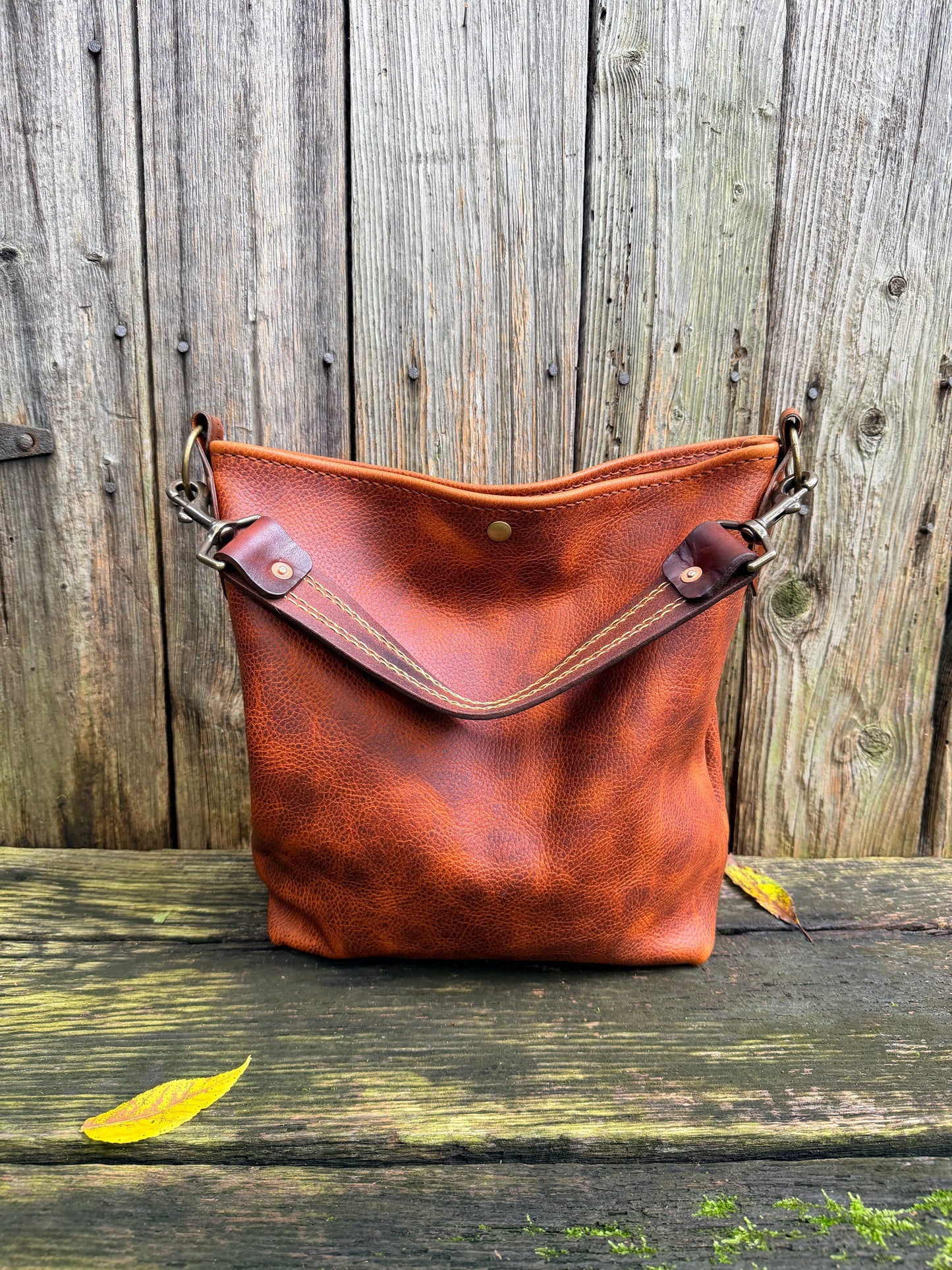 Willy Bucket in Amber Honey