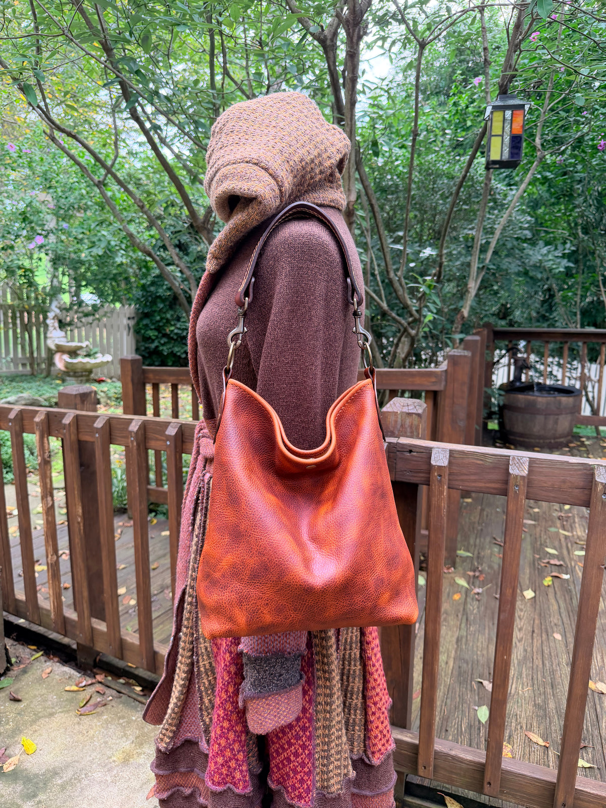 Willy Bucket in Amber Honey