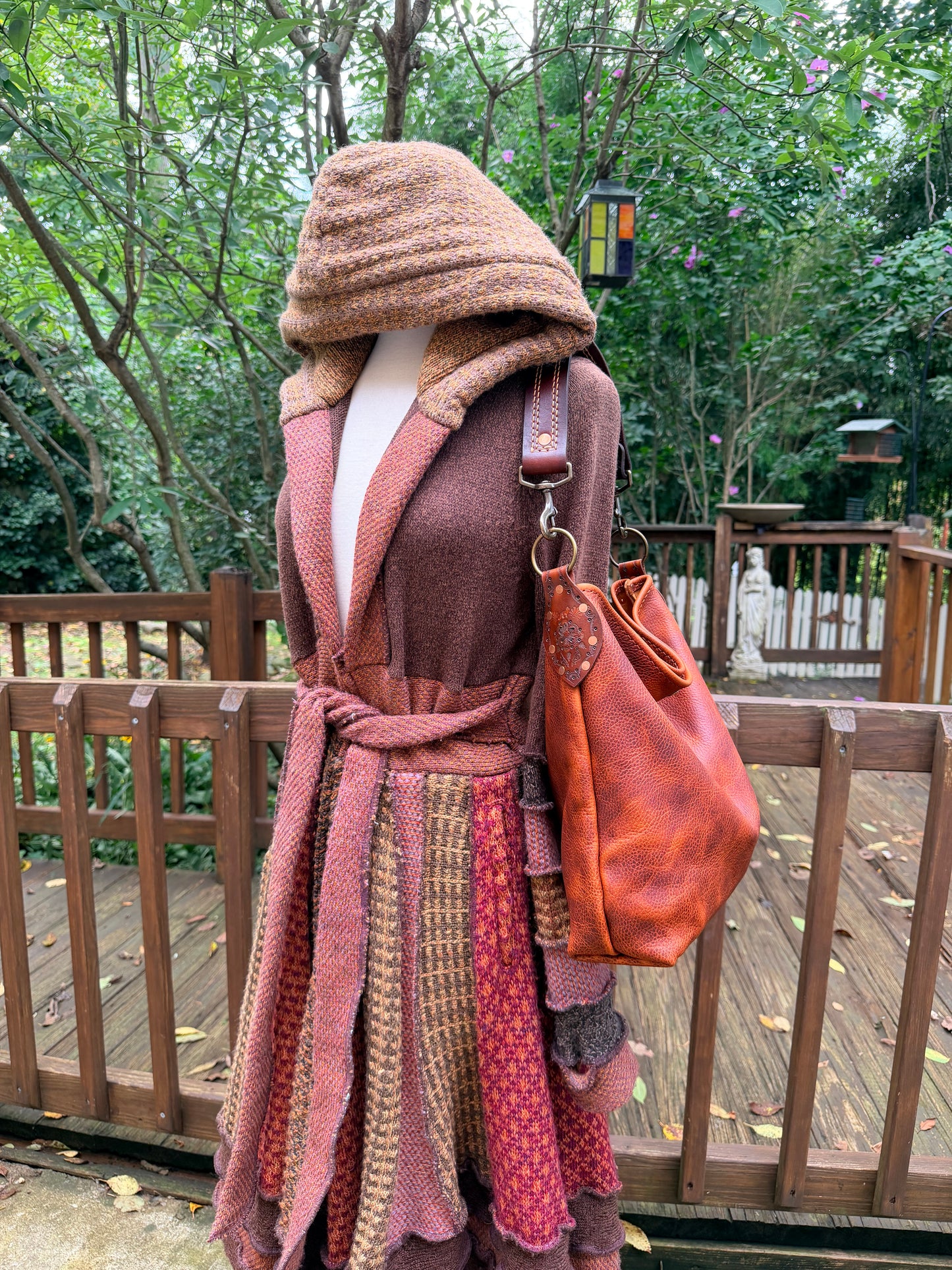 Willy Bucket in Amber Honey