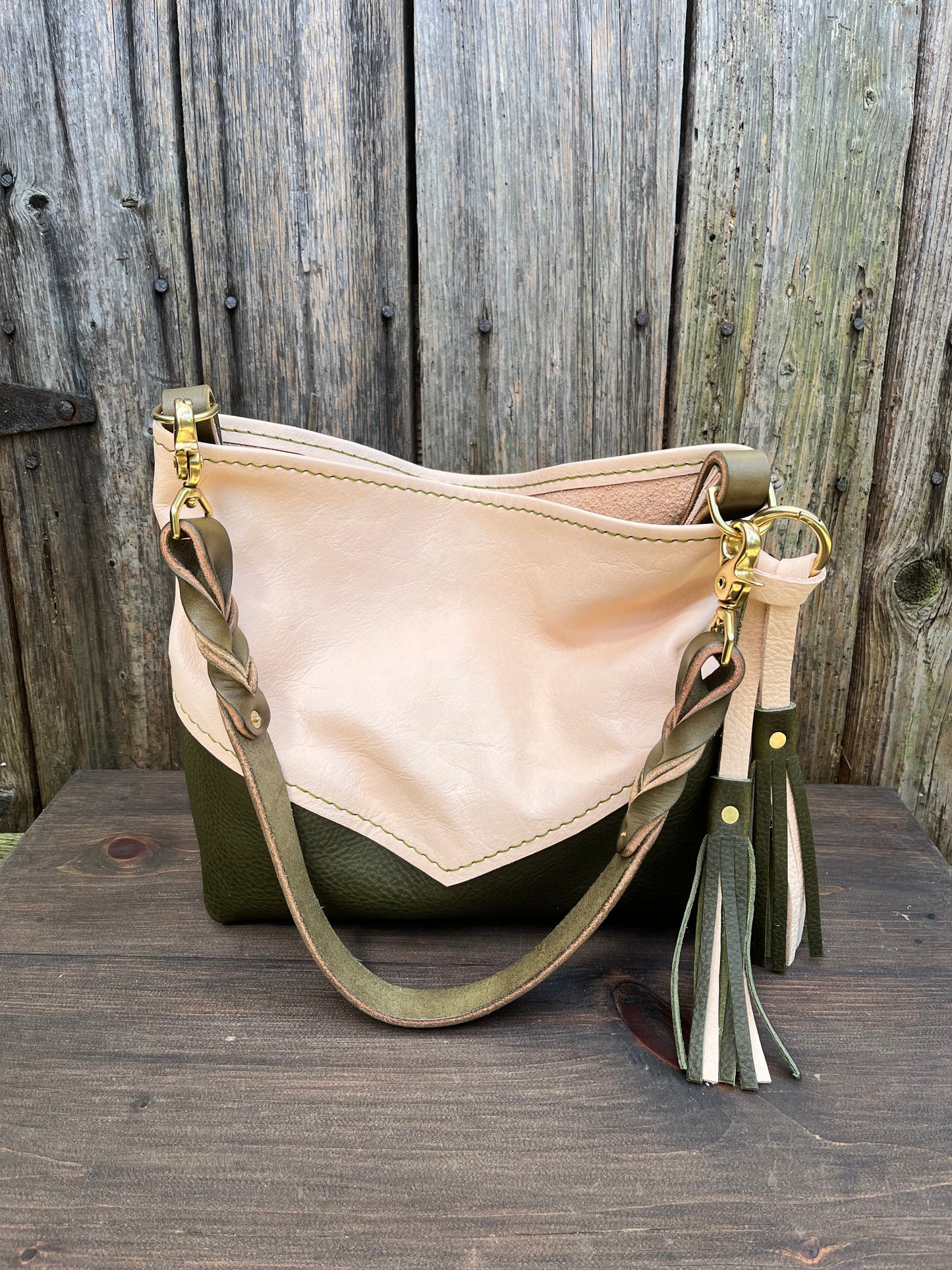 Vienna Shoulder Bag in Natural Milled & Olive Veg Tan
