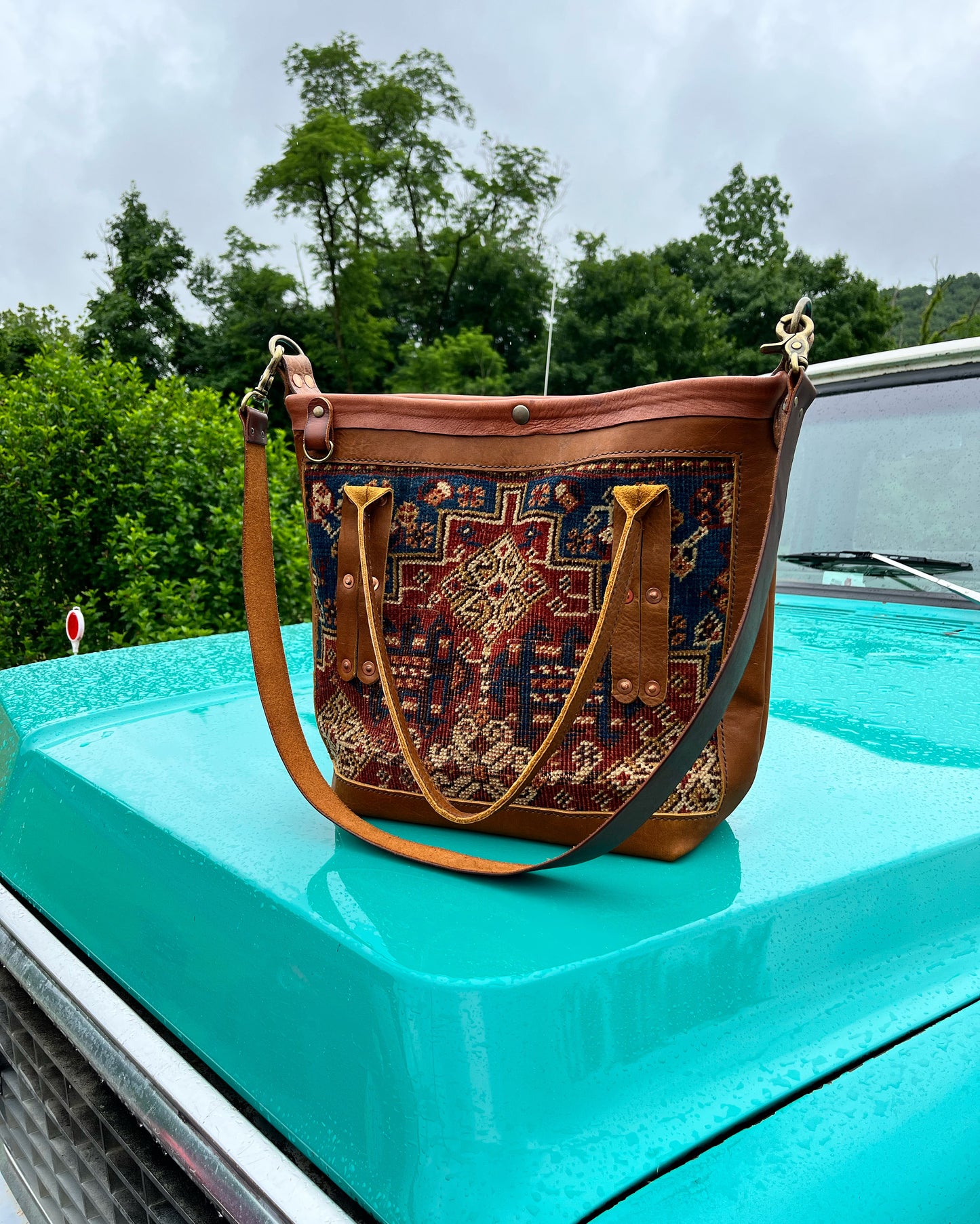 Heritage Carpetbag Distressed Cognac Leather Tote