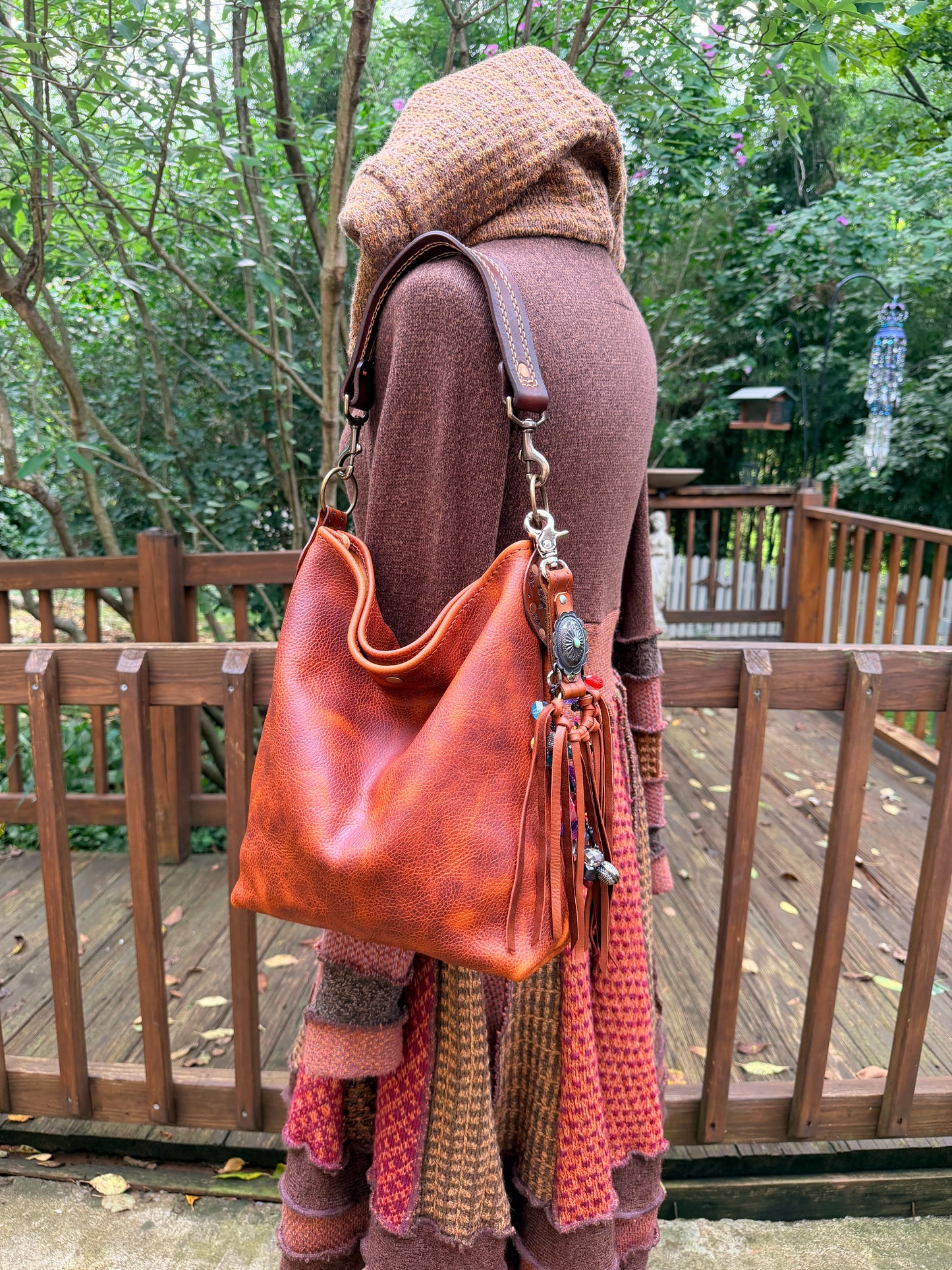 Willy Bucket in Amber Honey