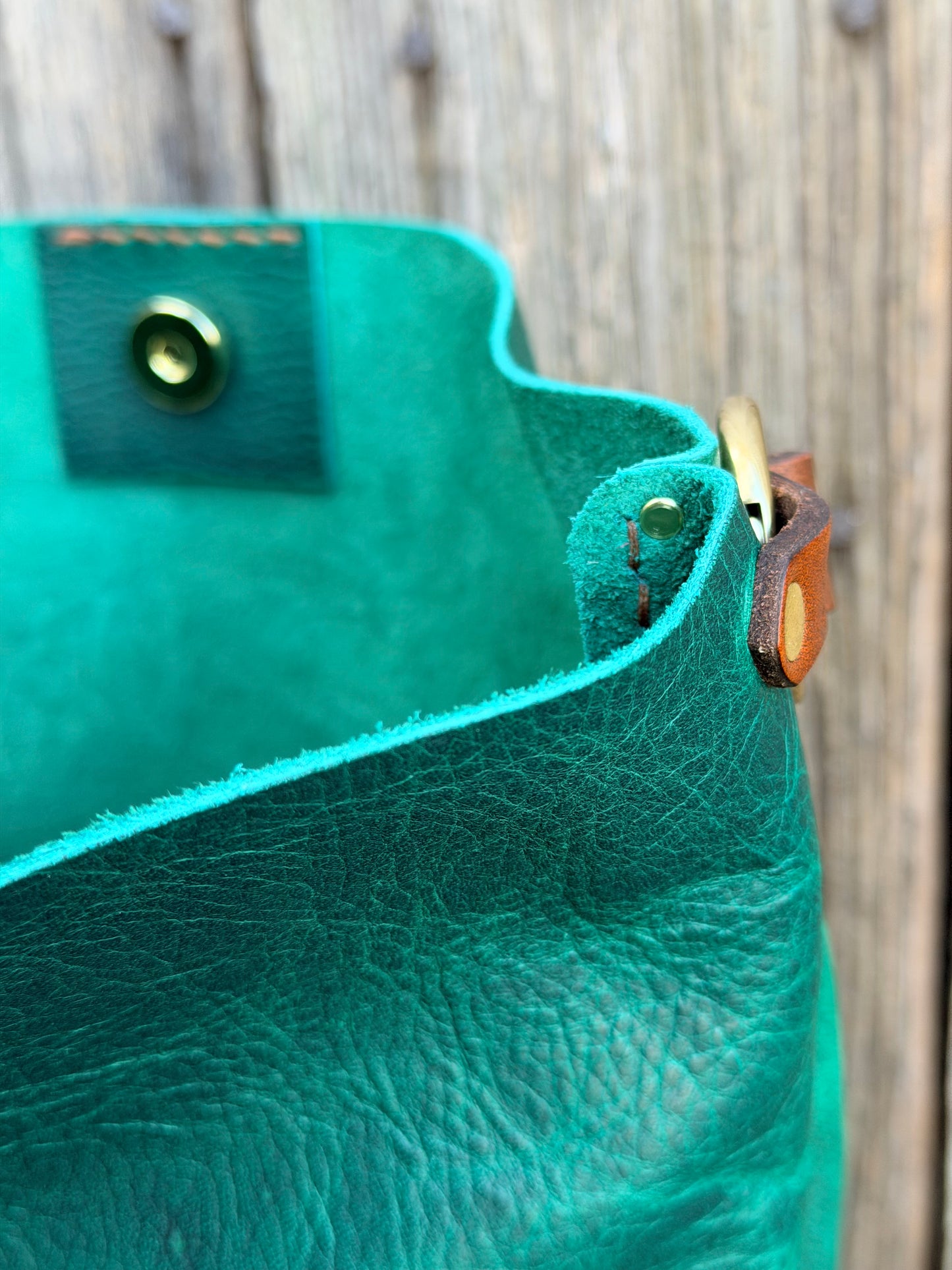 Scout Bucket in Emerald Cowhide