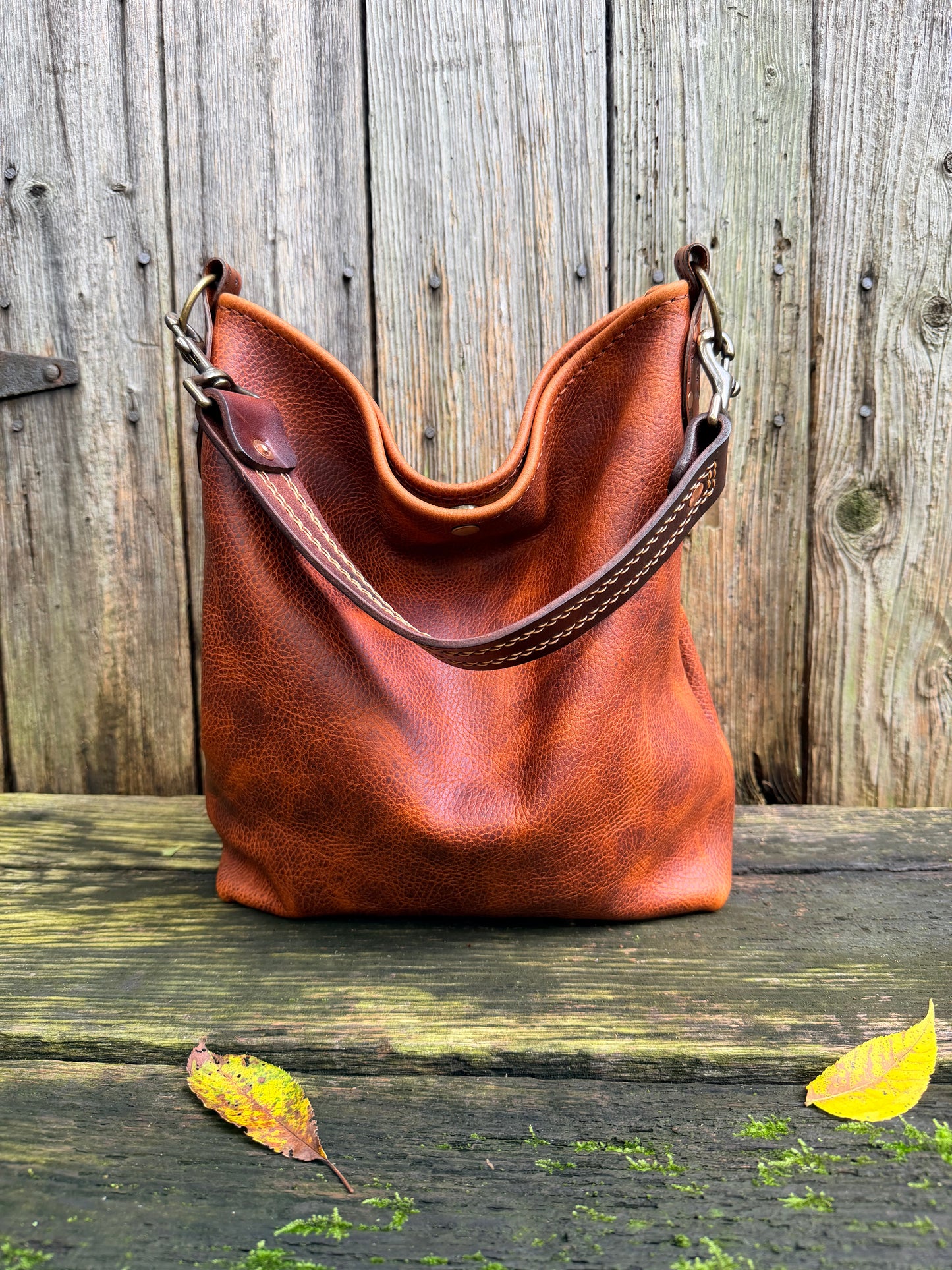 Willy Bucket in Amber Honey