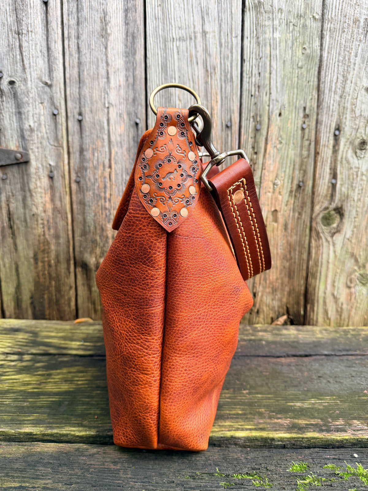 Willy Bucket in Amber Honey with Premium Strap