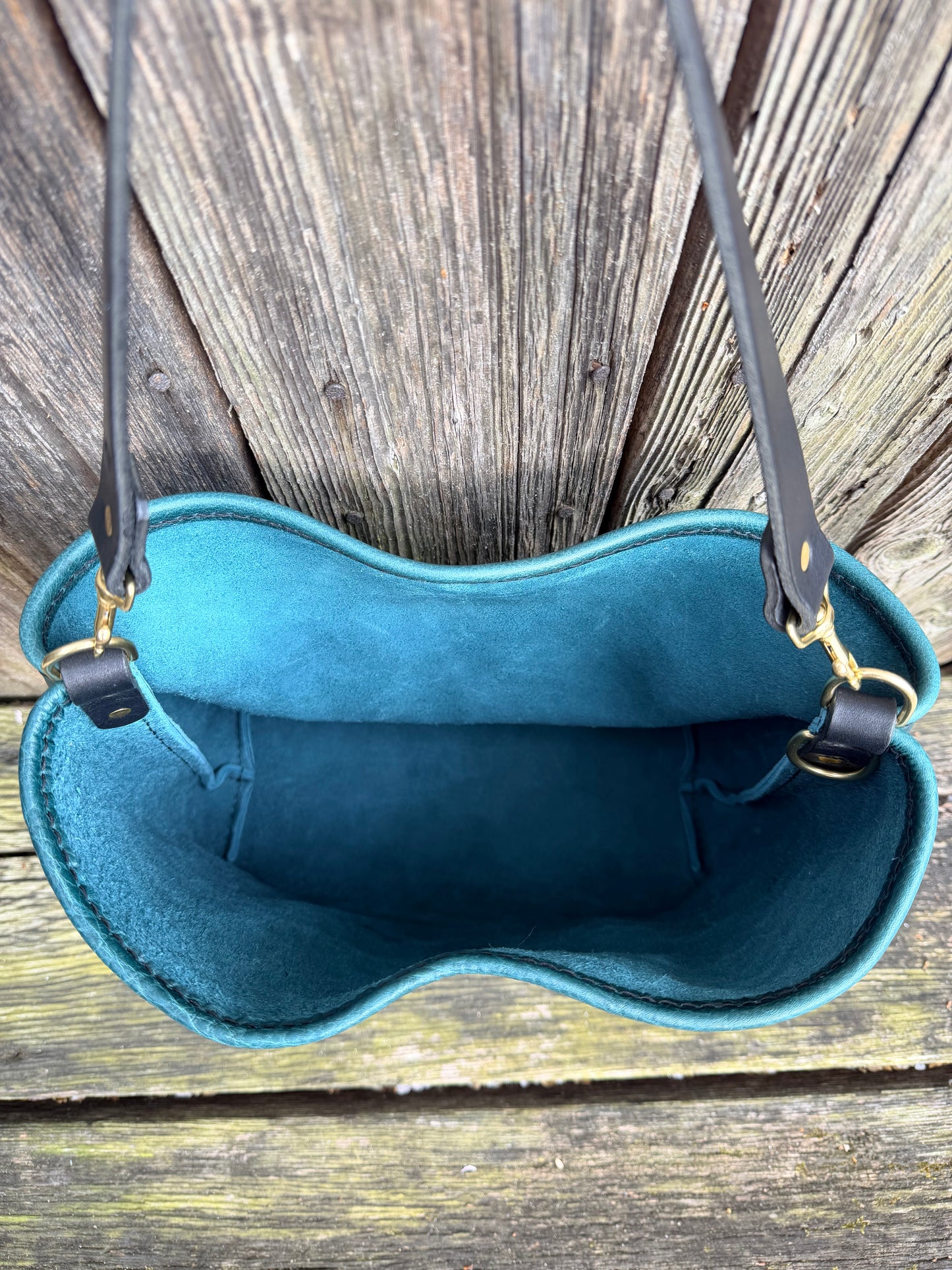 Rodeo Large Bucket in Dark Teal Bulldog Cowhide